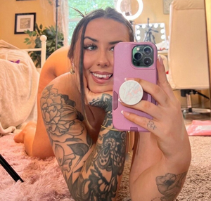 OnlyFans Star AVA 🌸 Dazzles with Fresh Profile Update!