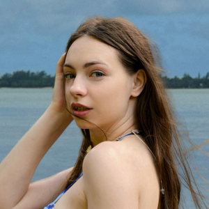 Ellise Mills Unveils New Look on OnlyFans