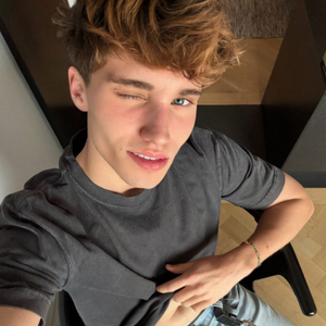 Valentin 🔥 (0,1%) Unveils Fresh Look on OnlyFans!