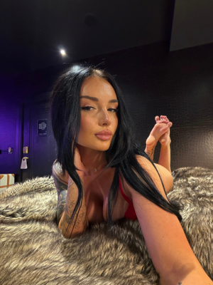 Marlene ❤️‍🔥 Unveils Fresh New Look on OnlyFans!
