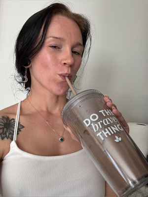 OnlyFans Star <strong>Sweet Sunny 💋🩷</strong> Dazzles with a Fresh Bio Update