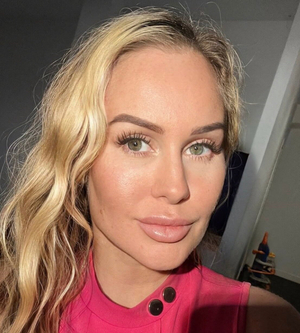 OnlyFans Sensation <strong>Just divorced and lonely 😔</strong> Unveils Exciting Profile Updates