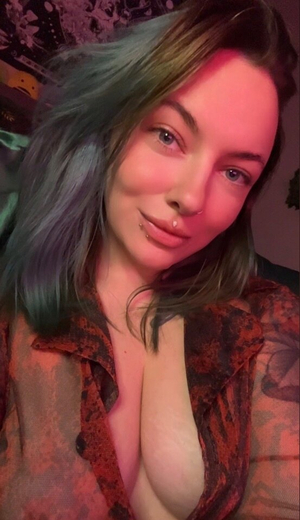 OnlyFans Star <strong>RenElex🖤 Messy Bby💦</strong> Dazzles with a Fresh Profile Update!