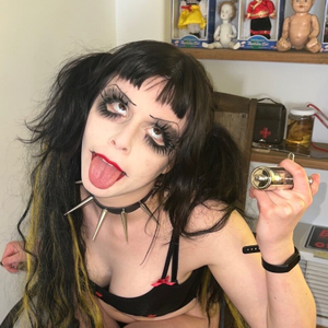 Giant Goth Girl <strong>6ar6ie6</strong> Revamps Her <strong>OnlyFans</strong> Profile!