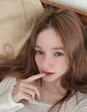 Alice 💗 Lights Up OnlyFans with Bold New Updates!