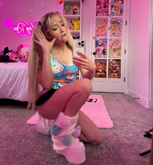 Riley ✨🐰 Unveils New Look on OnlyFans!