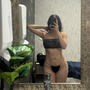 Stephanie Scarleth Shines with Fresh Profile Updates on OnlyFans