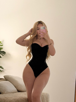 Cassandra 🍒 Unveils Fresh Look on OnlyFans Profile