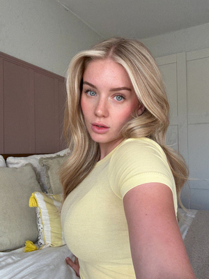 Amber 🫶🏼 Shakes Things Up on OnlyFans with a Fresh Bio and Look!
