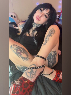 💖🥛4'10 PIERCED PUSSY EMO GF🥛💖 Unveils New Look on OnlyFans!