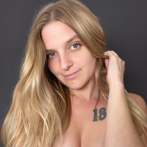 𝗣𝗮𝗿𝗶𝘀 🩷 Makes a Splash with OnlyFans Profile Overhaul!