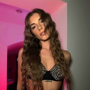 Camilla Stelluti 🤍 Brings a Fresh Vibe to OnlyFans Profile