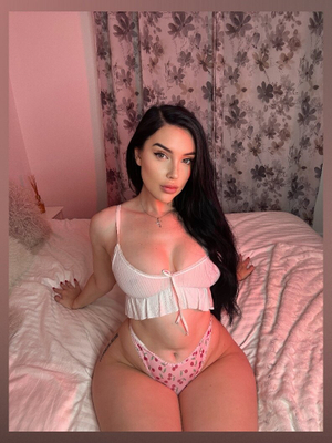 Charlotte Rose Lights Up OnlyFans with a Fresh Facelift