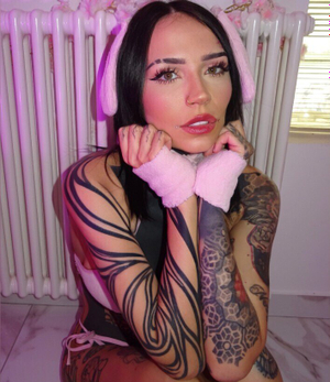 Fifi 🖤 Unveils a Fresh Look on OnlyFans