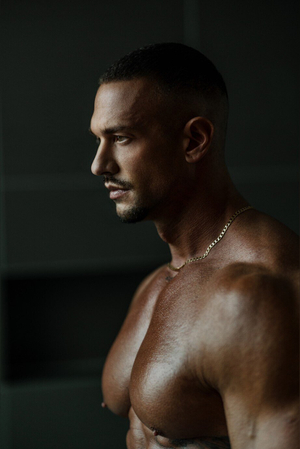 Discover the Bold New Look of <strong>Charlie London</strong> on OnlyFans