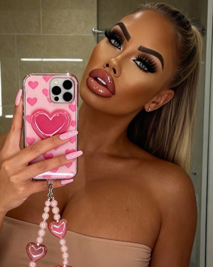 SEXI LEXI 😜 Flaunts Fresh New Look on OnlyFans