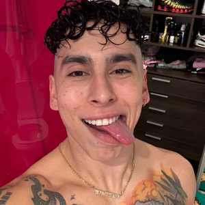 Emi Vela's Fresh New Look on OnlyFans