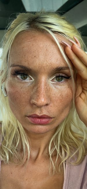 Zoie B Brings Fresh Vibes with a New Look on OnlyFans