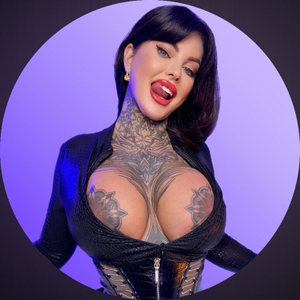 OnlyFans Star <strong>Donna 💜 Your GF Online</strong> Revamps Her Profile!