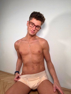 David Six🩷 Gets a Fresh Look on OnlyFans with Bio Update!