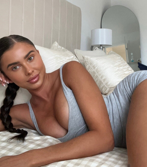 Izzy Rhoades Revamps Her OnlyFans Profile with Fresh Updates!