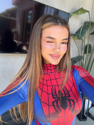 OnlyFans Star <strong>LUNA ELLIE🌙♡‧₊˚</strong> Unveils Fresh Look with New Profile Updates!