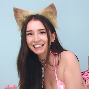 Kitten Sophie🩷 Dazzles with Fresh Profile Look on OnlyFans