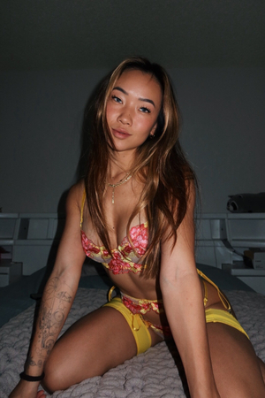 Lucy Lee Unveils New Look on OnlyFans!