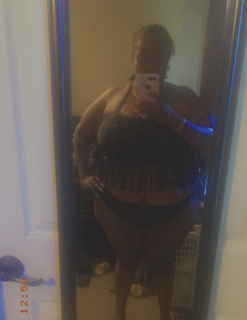 thicknjuiccy68 nude