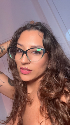 OnlyFans Favorite <strong>Emms💦 𝙑𝙄𝘿𝙀𝙊𝘾𝘼𝙇𝙇 𝙉𝙊𝙒‼️🔥</strong> Spices Up Profile with a Fresh Bio Update!