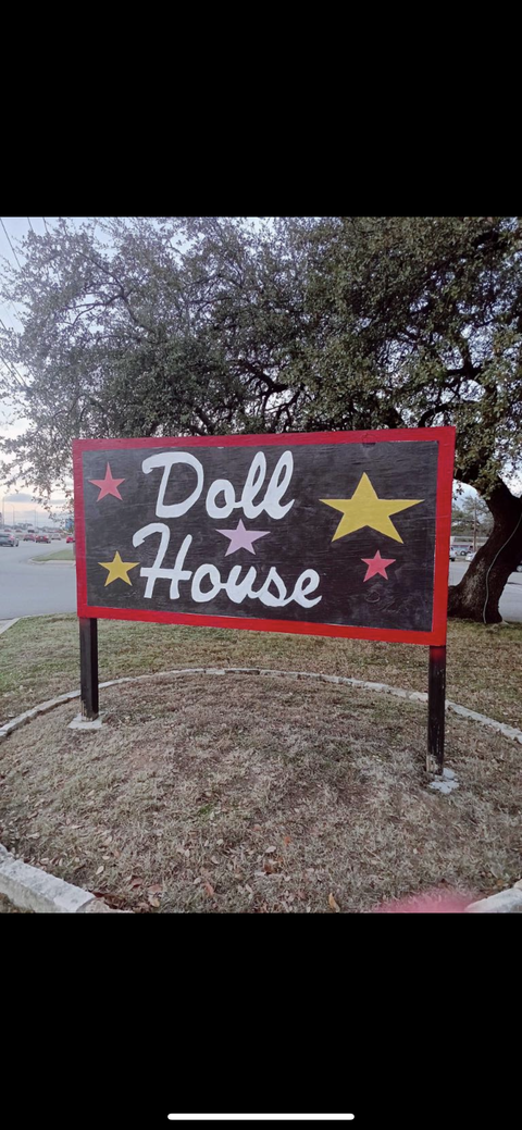 @thedollhouse_atx