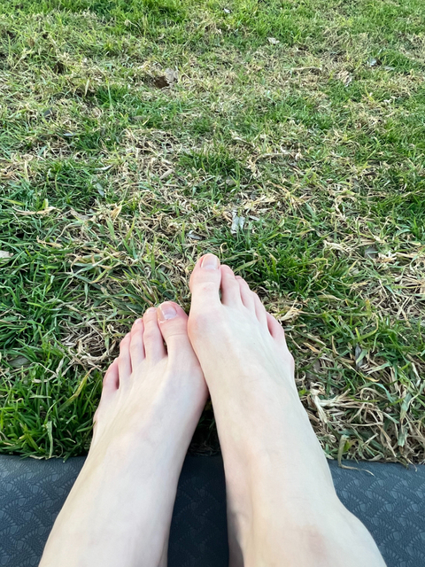 feettravelling nude