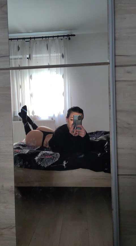 queenm12 nude