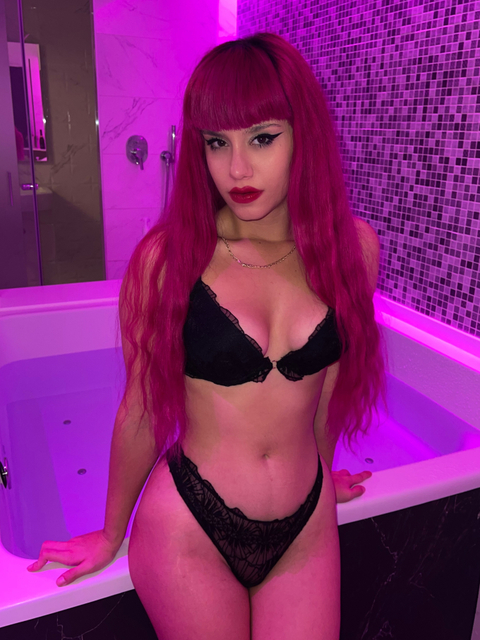 @pinkcharlotte