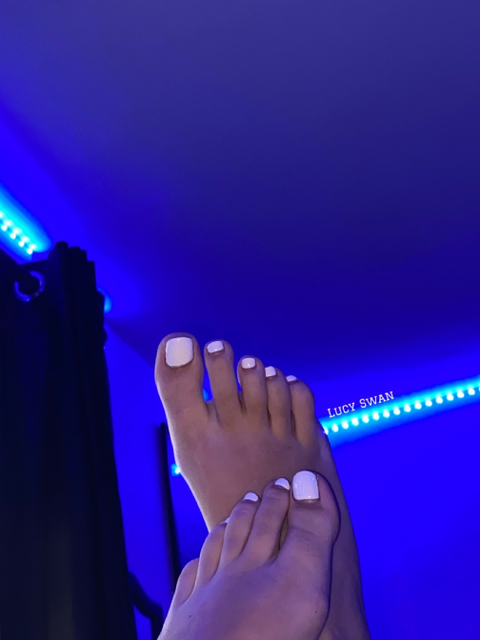 lucyswanfeet nude