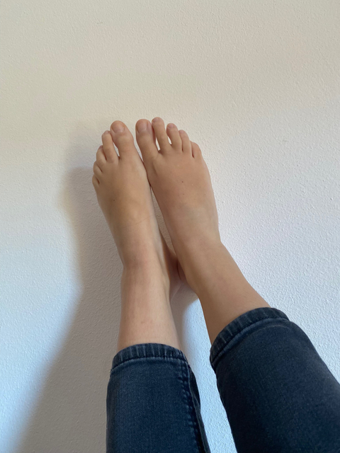 feetfragolina nude