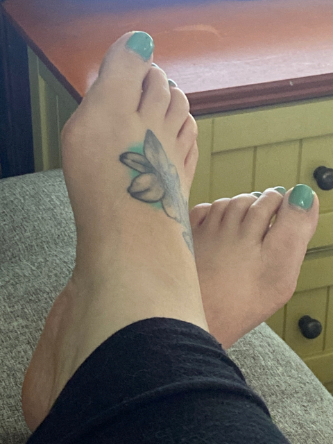 @feet4u25