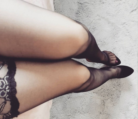 tiny_nylon_feet nude