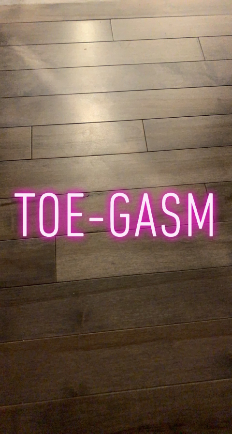 toe-gasm nude