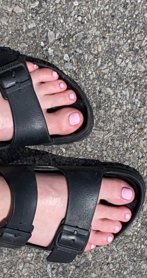 pinky-toes1