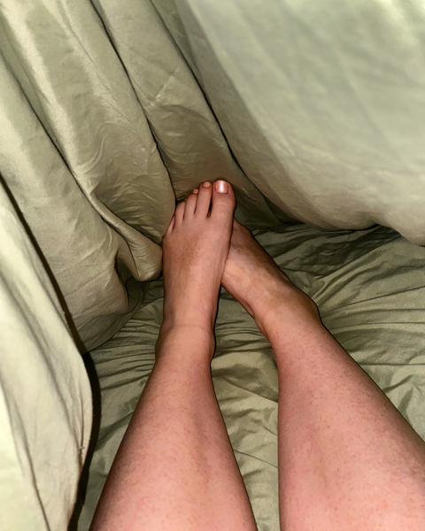 hideandseekfeet nude