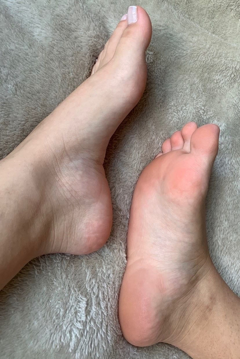 @marisweetfeet