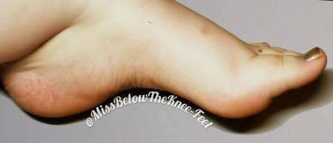 missbelowtheknee-feet nude