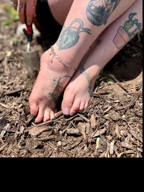 @thosetattooedfeet