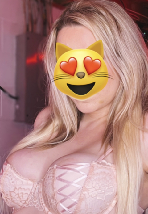 @blondiehotwife89