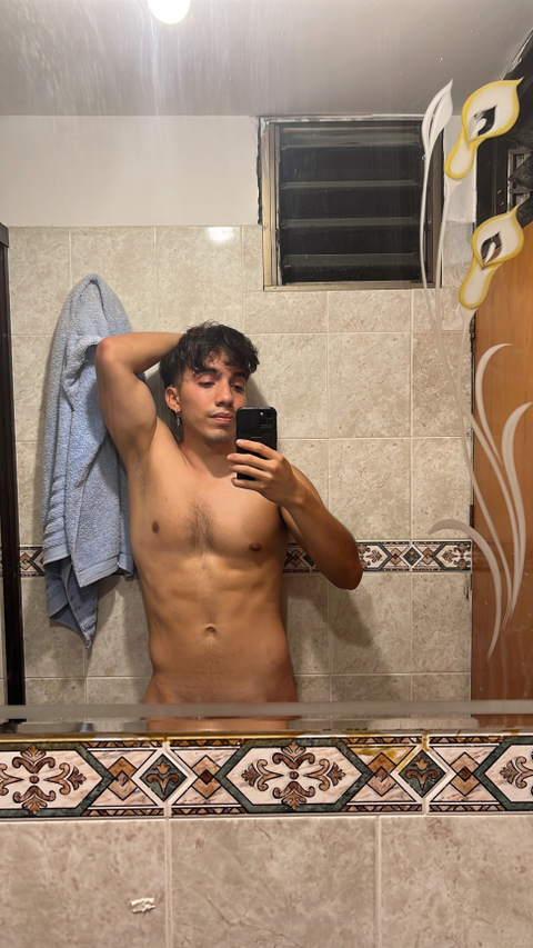 kevin_bravo1106 nude