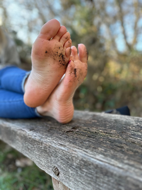 feed_yoursoles nude