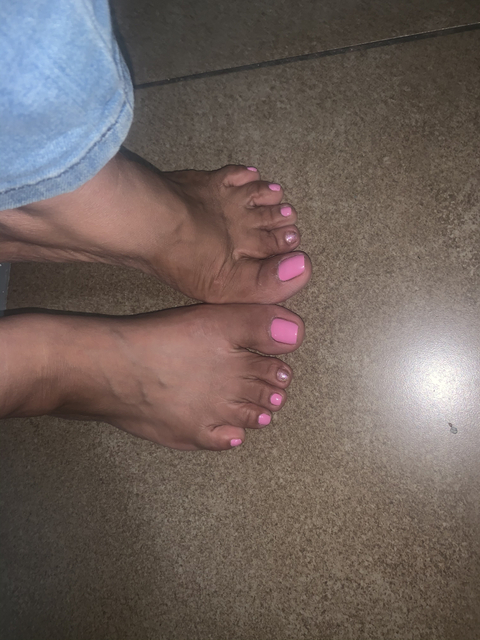 ilovetoes05 nude