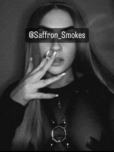 saffron_smokes nude