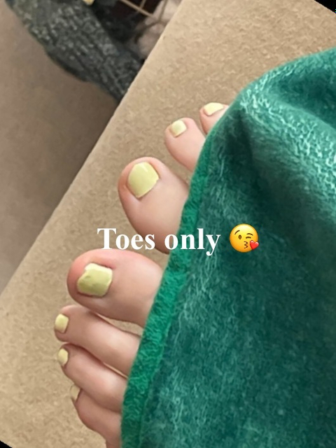 @toes_only_23